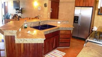 Condo Familiar 3 Hb , reserva y ahorra ya! | Cocina privada | Refrigerador, microondas, horno y parrilla de estufa