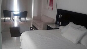 Family Condo, 2 Bedrooms, Ocean View | 3 bedrooms, WiFi (free) - Condo Park Royal (Mazatlán)
