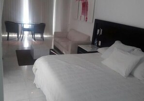 Condo familiar, 2 habitaciones, vista al océano | 3 habitaciones y wifi gratis