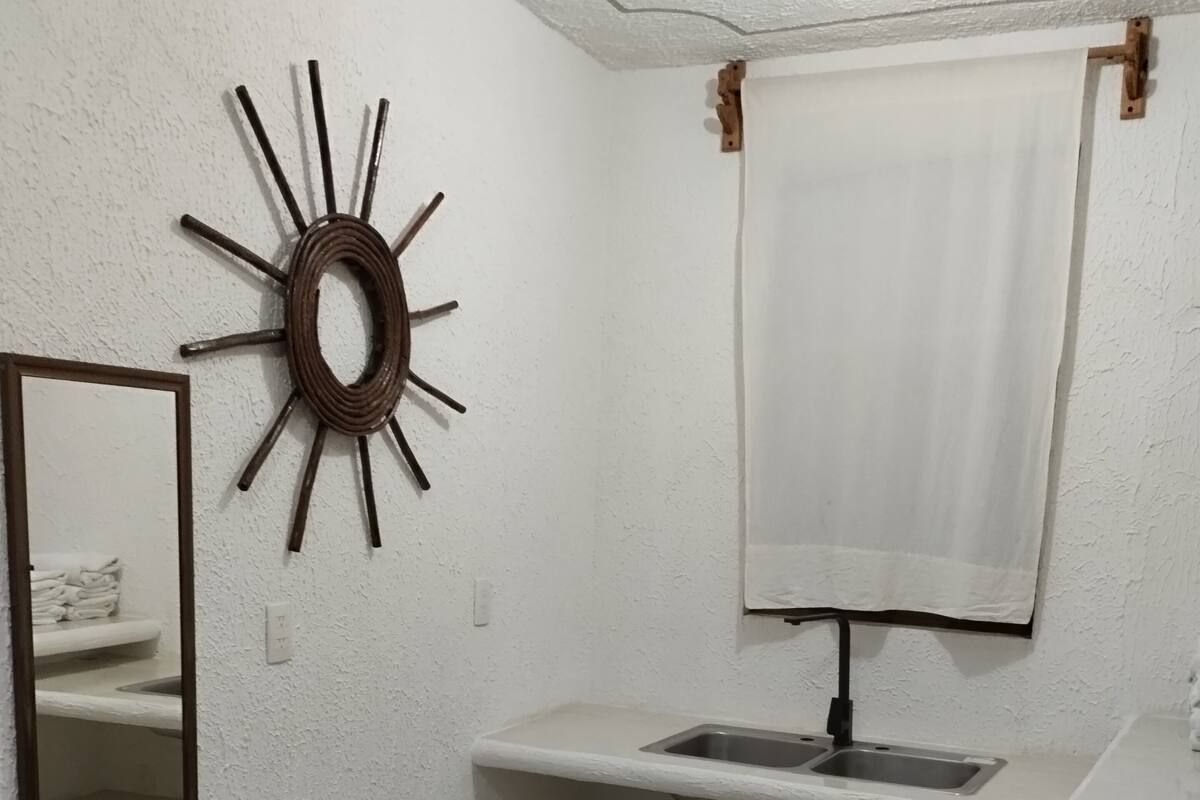 Suite Double Room, Pool View | 低過敏寢具、隔音、床單