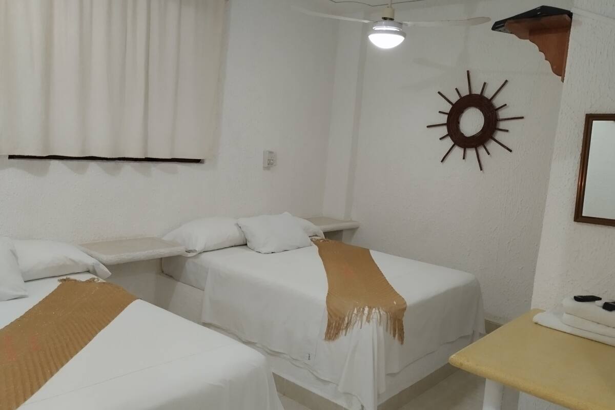 Room, 2 Double Beds Pool View | 低過敏寢具、隔音、床單
