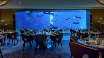 7 restaurantes; se sirven cenas