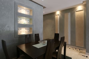 Appartement Royal, 2 chambres | Restauration dans la chambre