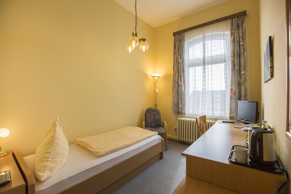 Single Room | Minibar, in-room safe, desk, free WiFi