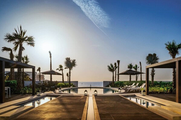 Indoor pool, 2 outdoor pools, free pool cabanas, pool loungers - Bvlgari Resort Dubai (Dubai)