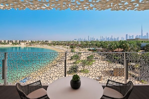 Egyptian cotton sheets, premium bedding, down duvets, pillow-top beds - Bvlgari Resort Dubai (Dubai)