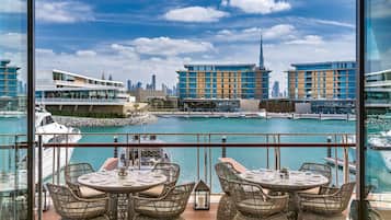 5 restaurants; ze serveren er ontbijt, lunch, diner en brunch