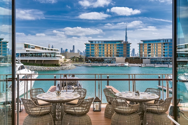 5 restaurants; breakfast, lunch, dinner, and brunch served