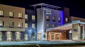 A Fairfield Inn & Suites Marriott hotel with a modern design, featuring a prominent entrance and a well-lit facade. - Fairfield Inn & Suites by Marriott Brownsville North (Brownsville)
