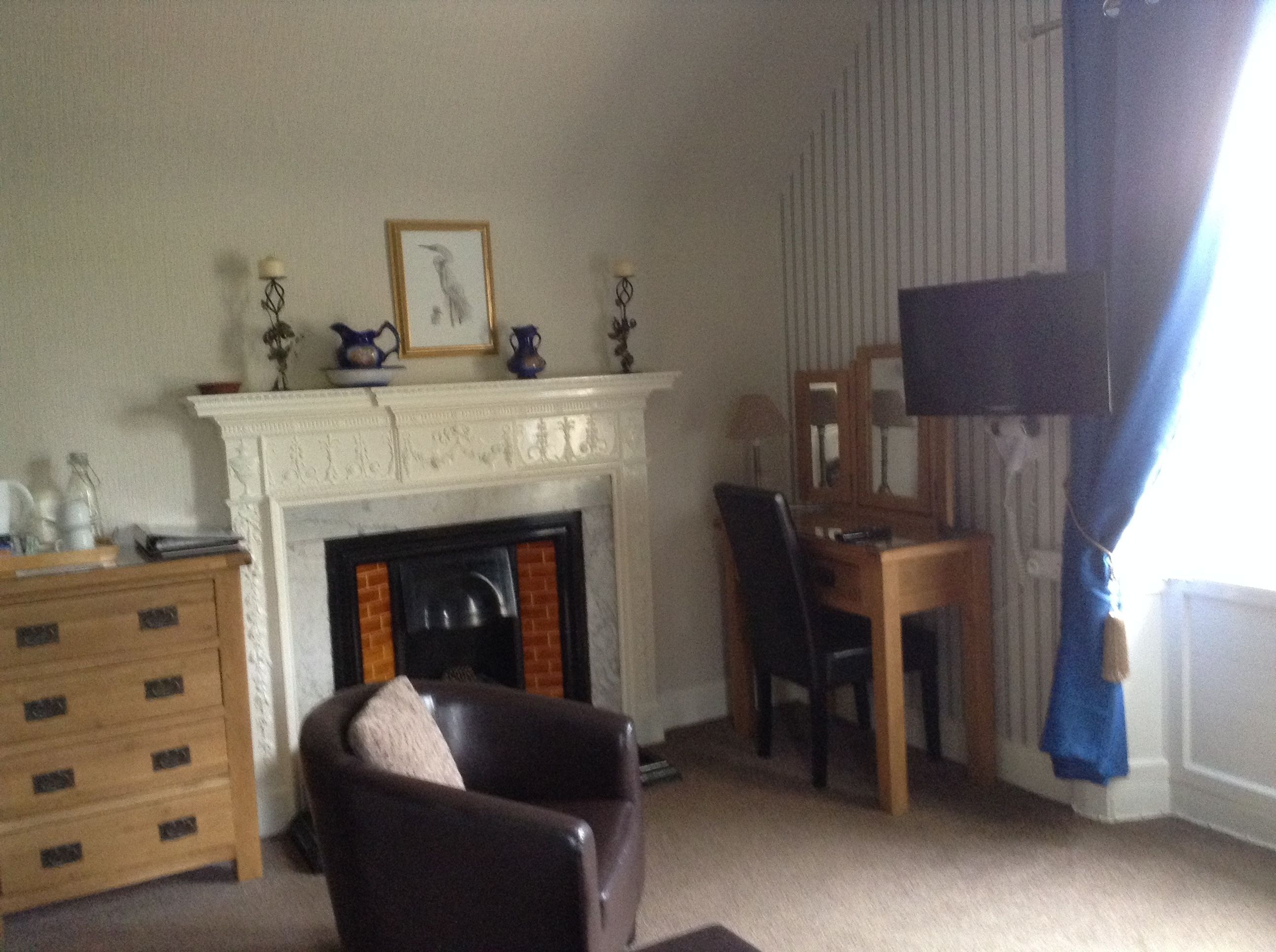 standard double or twin room, garden view | living area | flat-screen tv