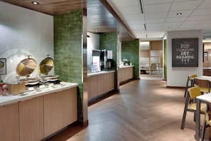 Free daily buffet breakfast - Fairfield Inn & Suites by Marriott Fort Smith (Fort Smith)