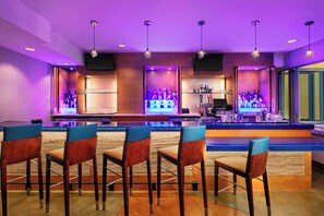 Bar (trong khuôn viên)