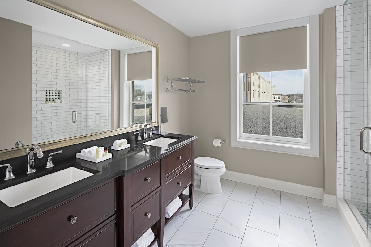 suite, 1 king bed | bathroom | free toiletries, hair dryer, towels, soap