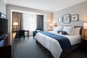 高級寢具、房內夾萬、書桌、遮光窗簾/窗簾