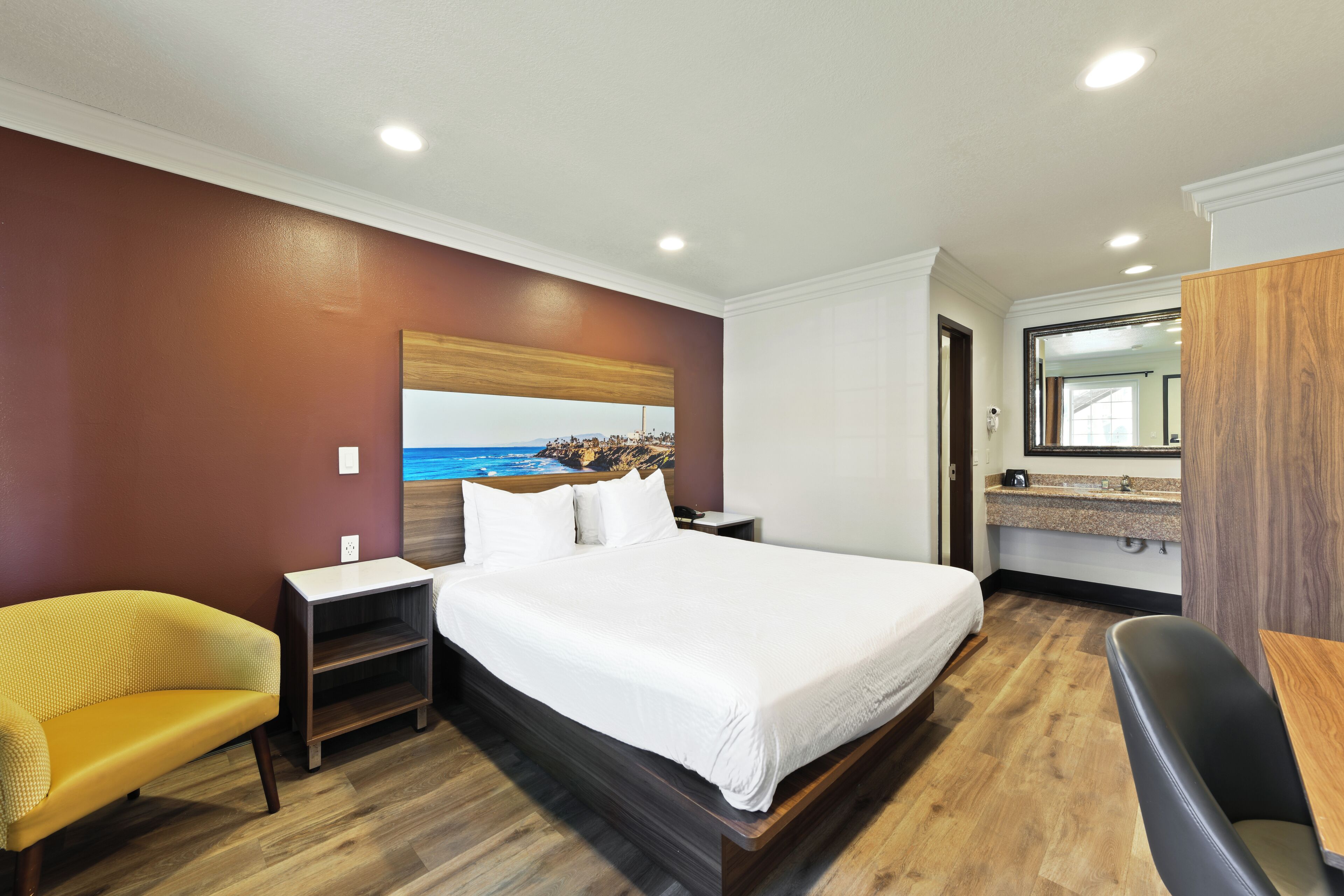 Desk, laptop workspace, iron/ironing board, free wired Internet