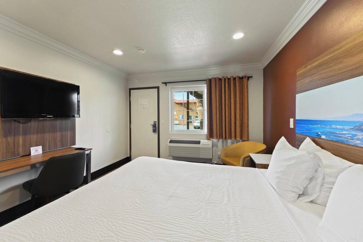 Chambre Standard, 1 très grand lit, non-fumeur, réfrigérateur et four à micro-ondes | Bureau, espace de travail pour ordinateurs portables