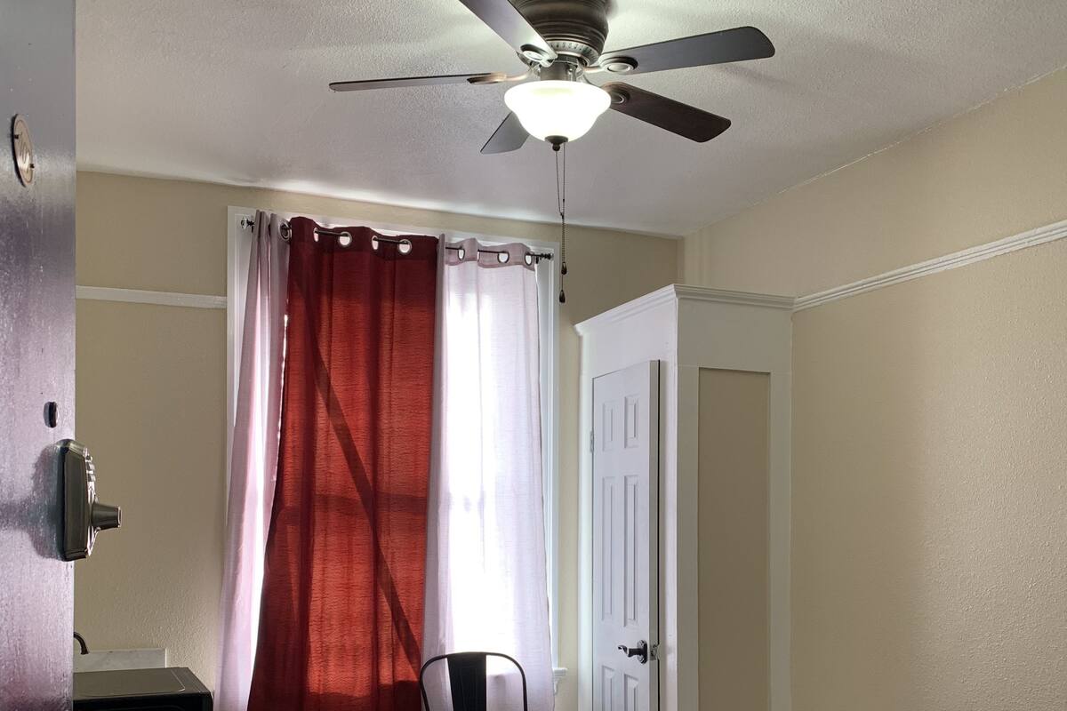 Room, 1 Double Bed, Shared Bathroom | Desk, free WiFi
