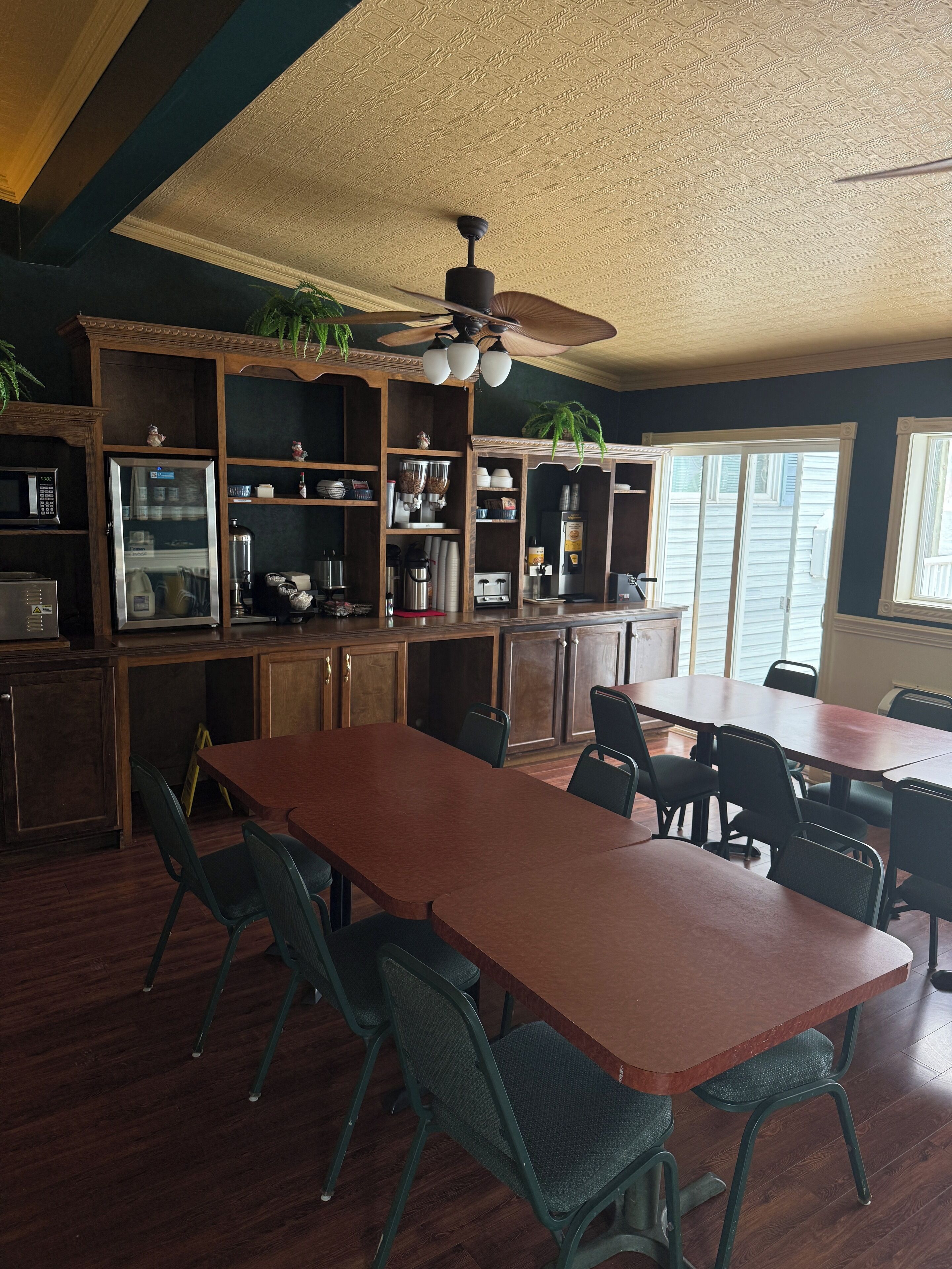 Free buffet breakfast