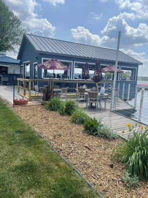 Restaurant - The Blue Heron Inn (La Porte)