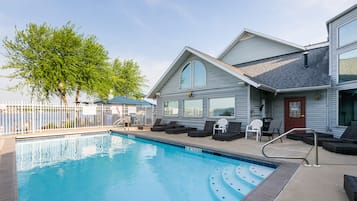 Seasonal outdoor pool