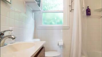 Condo, 2 Bedrooms | Bathroom | Combined shower/tub, hair dryer, towels