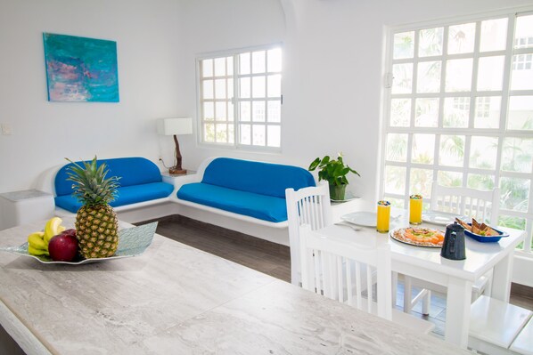 Living area | Flat-screen TV