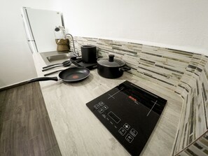 Private kitchen | Microwave, oven, coffee/tea maker