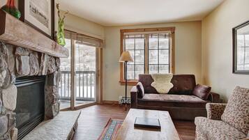 Condo, 2 Bedrooms | Living room
