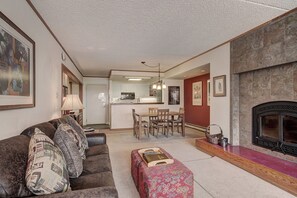 Condo, 1 Bedroom | Living area