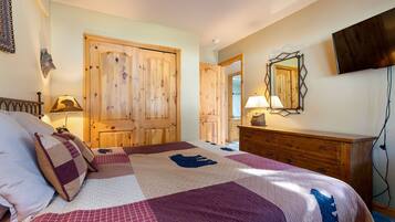 Townhome, 3 Bedrooms | 3 bedrooms, desk, laptop workspace, iron/ironing board