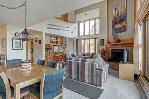 Condo, 2 Bedrooms | Interior