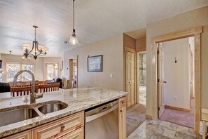 Condo, 3 Bedrooms | Private kitchen