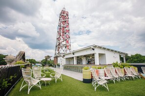 Rooftop terrace - Hotel Clermont (Atlanta)