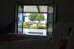 客房内保险箱、熨斗/熨衣板、床单