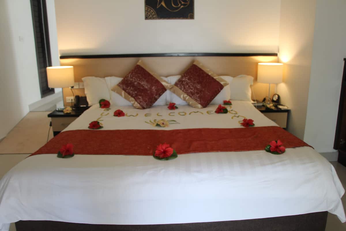 1 bedroom, in-room safe, iron/ironing board, bed sheets