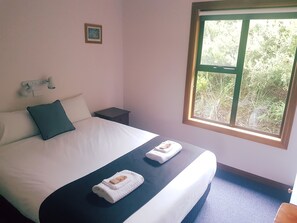 Villa 1 | 2 bedrooms, iron/ironing board, bed sheets - Sunset Holiday Villas (Arthur River)