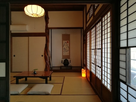 Japanese Style Quadruple Room | Iron/ironing board, free WiFi