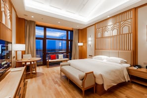1 ห้องนอน, เครื่องนอนระดับพรีเมียม, มินิบาร์, ตู้นิรภัยในห้องพัก