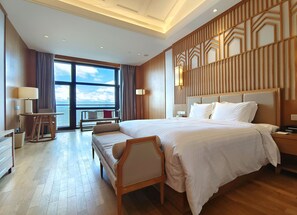 Rom – deluxe, 1 kingsize-seng, fjellutsikt | Sengetøy av topp kvalitet, minibar og safe på rommet