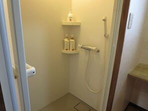 Traditionele kamer, gemeenschappelijke badkamer (Japanese Style, New Building, 2-3 pax) | Badkamer met douche