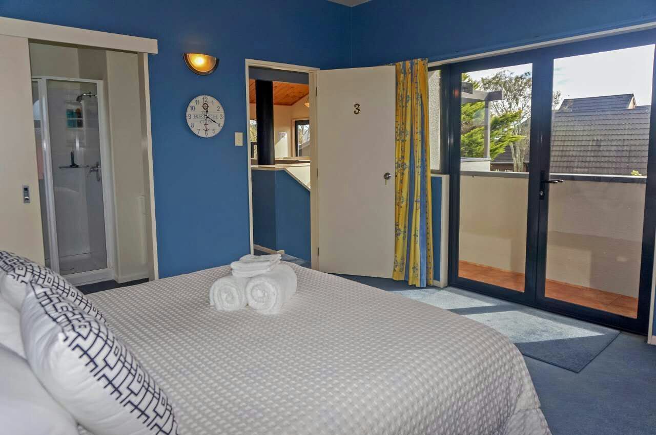 5 bedrooms, free WiFi, bed sheets