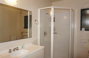 Family House, 5 Bedrooms, Lake View | Bathroom | Combined shower/bathtub, hair dryer, towels, soap - Great view near Rotorua lake (Rotorua)