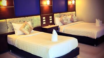 Classic Triple Room, 1 Bedroom | Individually furnished, laptop workspace, blackout drapes