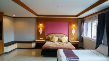 Individuell eingerichtet, laptopgeeigneter Arbeitsplatz