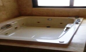 Nhà dành cho gia đình, 4 phòng ngủ | Phòng tắm | Buồng tắm vòi sen 