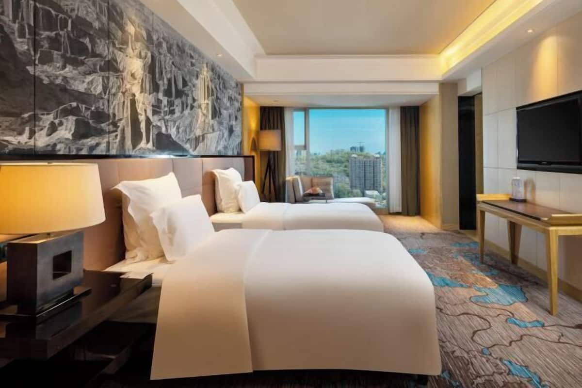 Ropa de cama de alta calidad, edredón, camas con pillow-top y minibar