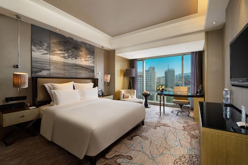Premium bedding, down duvets, pillow-top beds, minibar