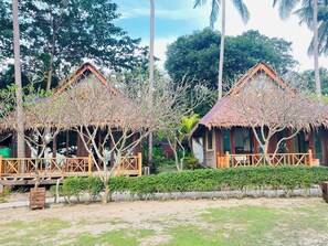 Beach Front Deluxe Room | Teras/patio