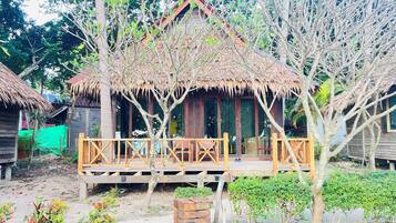 Beach Front Deluxe Room | Terrasse/Patio