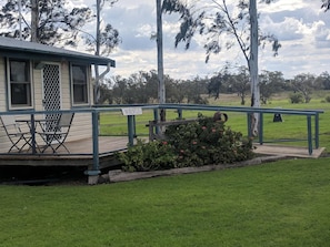 Cottage, 1 Bedroom (Wainui Cottage) | Porch - The Woolshed at Jondaryan - Campsite (Jondaryan)